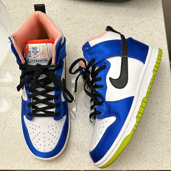 NIKE Dunk High - Picture 1 of 9